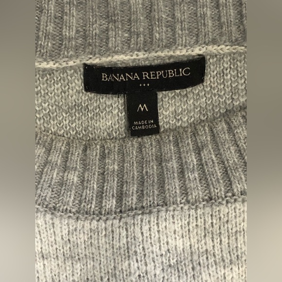 Banana Republic Women’s Plaid Longsleeve Sweater - Picture 4 of 4